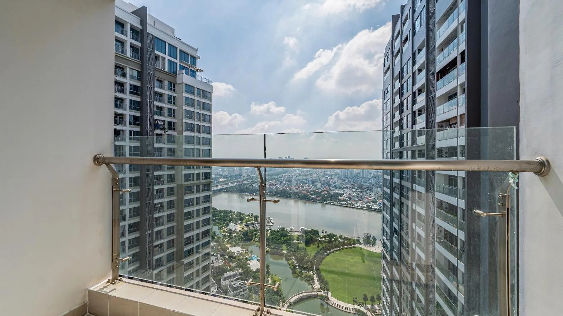 Apartment Urban Zen Saigon - Vinhomes Landmark 81 Ho Chi Minh City